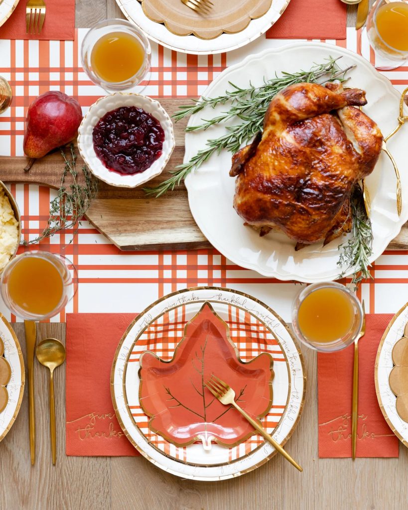 Maple Leaf Shaped Plates 8ct