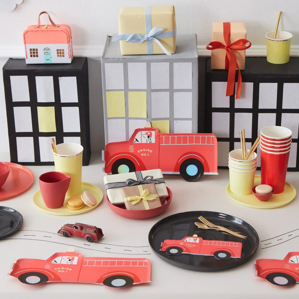 Fire Truck Lunch Plates 8ct