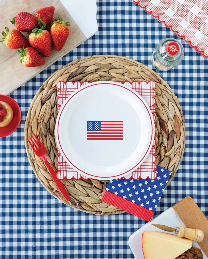 Round American Flag Lunch Plates 8ct